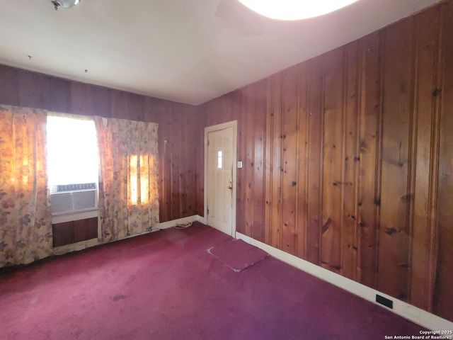 256 W Villaret, San Antonio, TX 78221