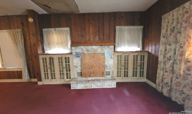 256 W Villaret, San Antonio, TX 78221