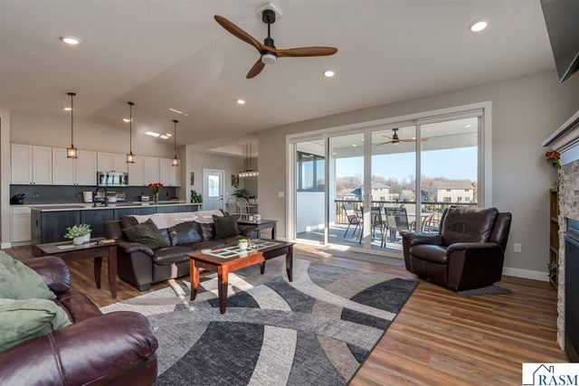 34 N Pointe Court, North Mankato, MN 56003