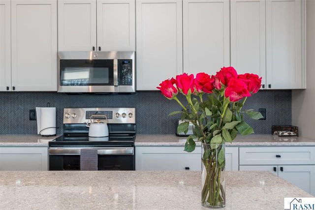 34 N Pointe Court, North Mankato, MN 56003