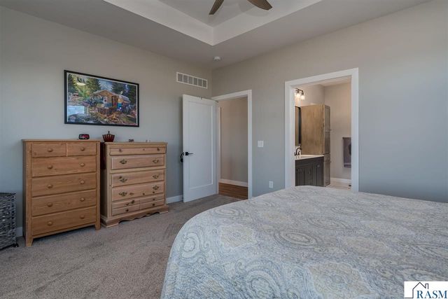 34 N Pointe Court, North Mankato, MN 56003