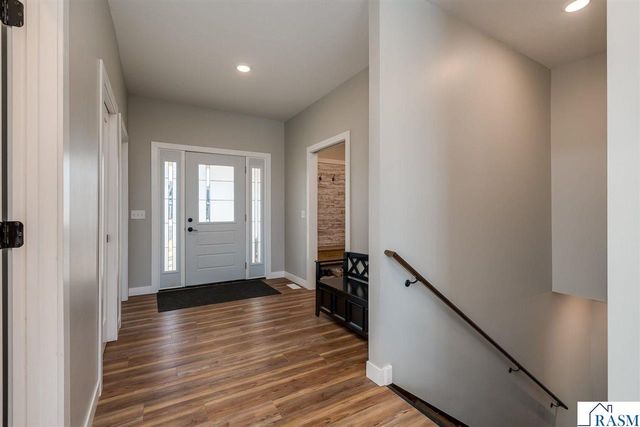 34 N Pointe Court, North Mankato, MN 56003