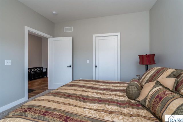 34 N Pointe Court, North Mankato, MN 56003