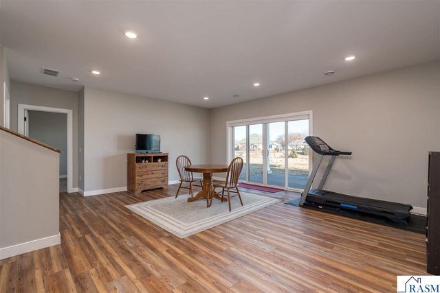 34 N Pointe Court, North Mankato, MN 56003