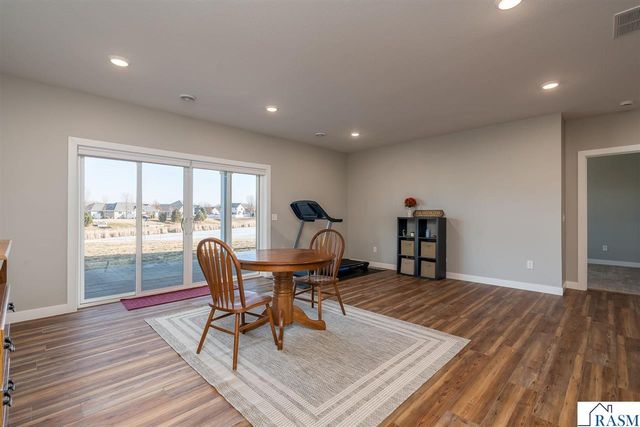 34 N Pointe Court, North Mankato, MN 56003