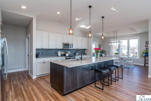 34 N Pointe Court, North Mankato, MN 56003