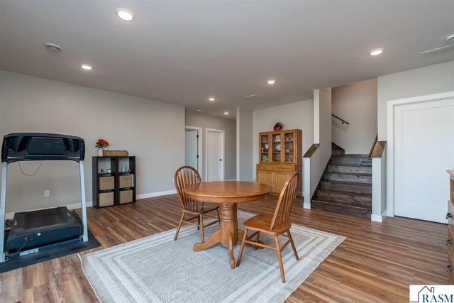 34 N Pointe Court, North Mankato, MN 56003