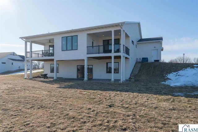 34 N Pointe Court, North Mankato, MN 56003