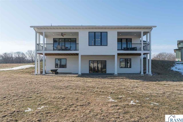 34 N Pointe Court, North Mankato, MN 56003