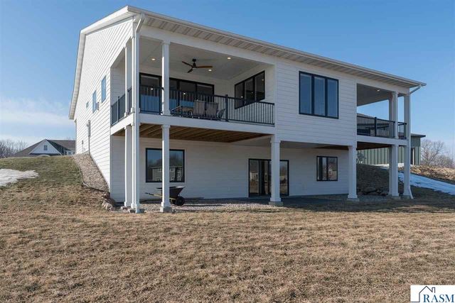 34 N Pointe Court, North Mankato, MN 56003