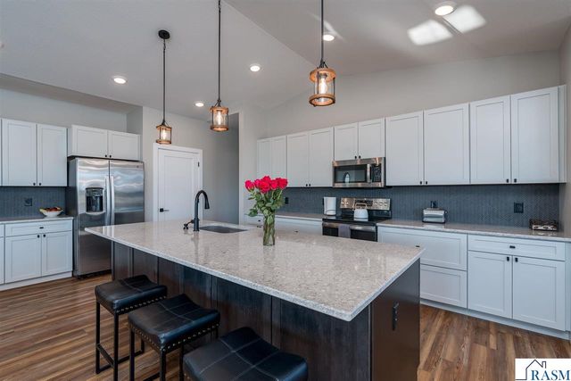 34 N Pointe Court, North Mankato, MN 56003