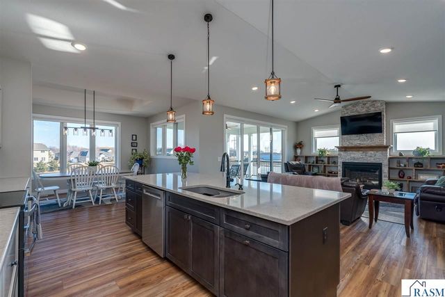 34 N Pointe Court, North Mankato, MN 56003