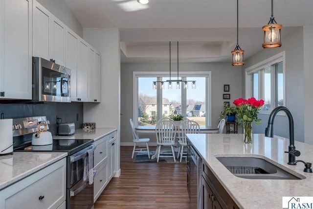 34 N Pointe Court, North Mankato, MN 56003