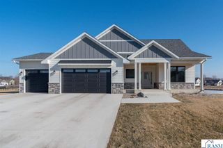 34 N Pointe Court, North Mankato, MN 56003