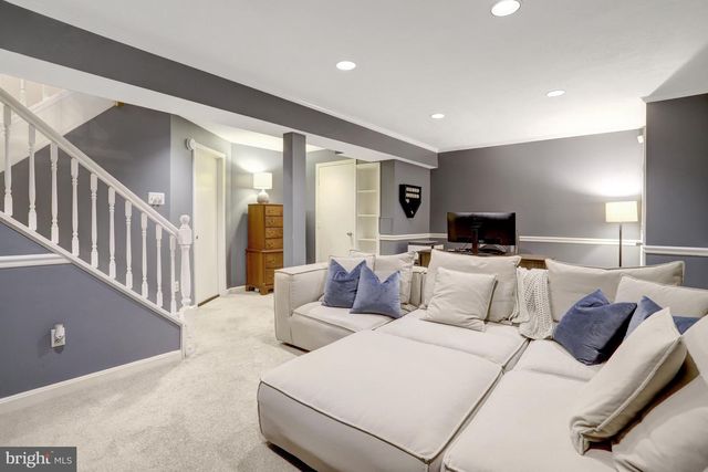 7418 GOLDEN HORSESHOE, Springfield, VA 22153