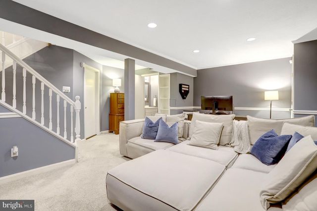 7418 GOLDEN HORSESHOE, Springfield, VA 22153