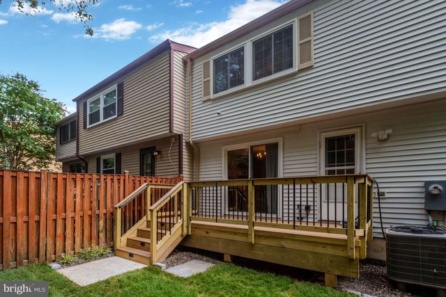 7418 GOLDEN HORSESHOE, Springfield, VA 22153