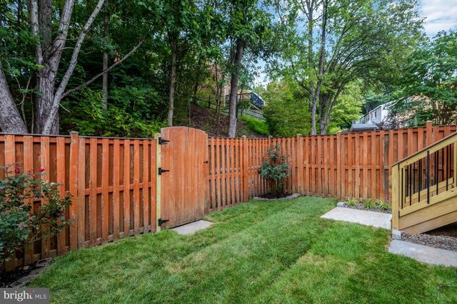 7418 GOLDEN HORSESHOE, Springfield, VA 22153