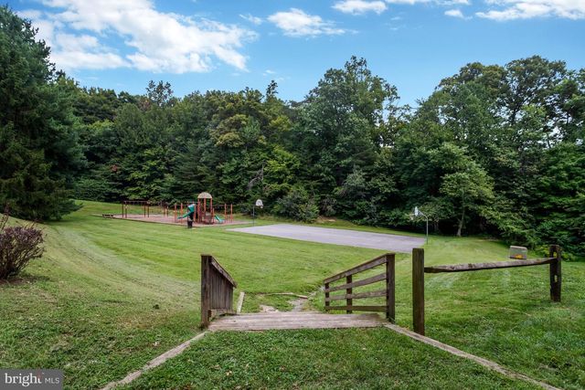 7418 GOLDEN HORSESHOE, Springfield, VA 22153