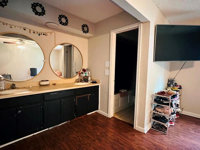 1612 Whispering Creek Drive, Edmond, OK 73013