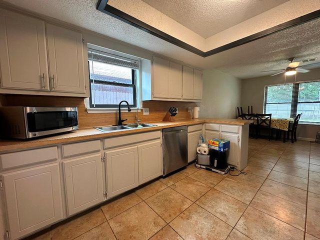 1612 Whispering Creek Drive, Edmond, OK 73013