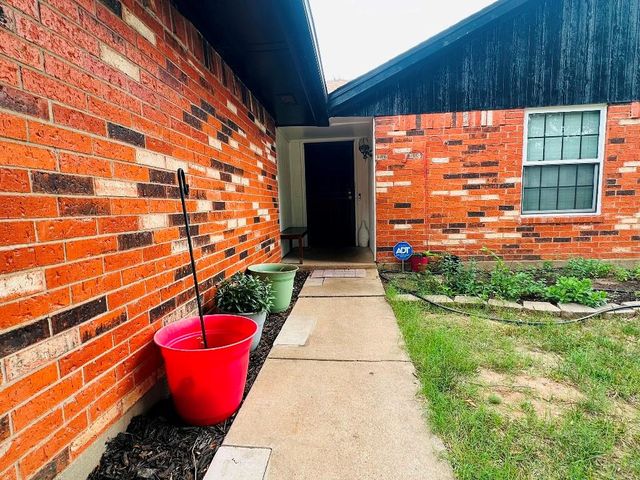 1612 Whispering Creek Drive, Edmond, OK 73013