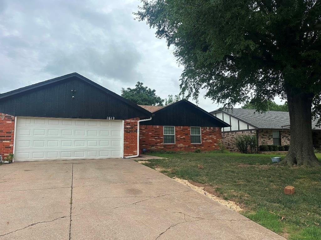 1612 Whispering Creek Drive, Edmond, OK 73013