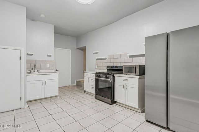 2222 BASSETT Avenue, El Paso, TX 79901