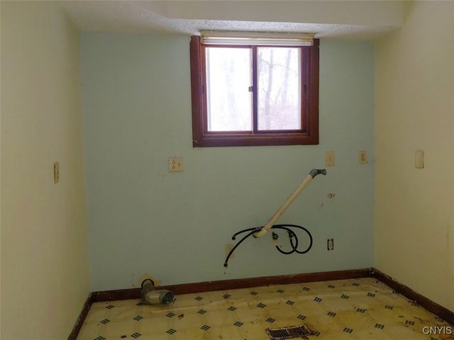 98 Ennis Avenue, Schroeppel, NY 13132