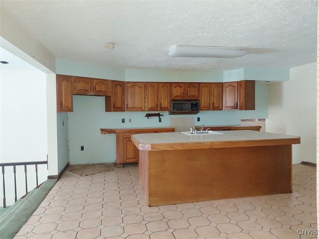 98 Ennis Avenue, Schroeppel, NY 13132