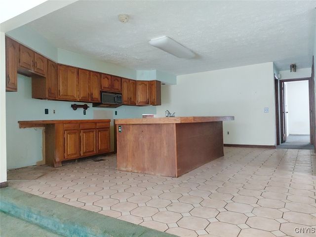 98 Ennis Avenue, Schroeppel, NY 13132