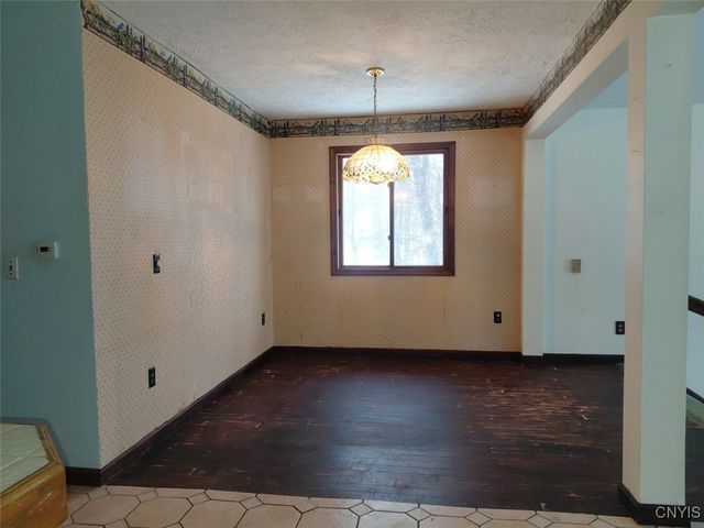 98 Ennis Avenue, Schroeppel, NY 13132