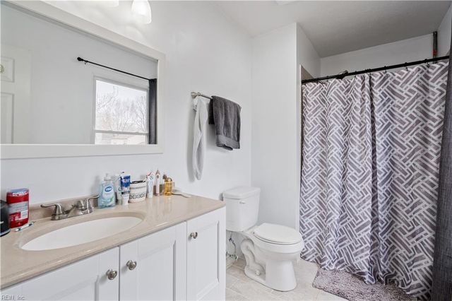 211 Clipper DR, Newport News, VA 23602