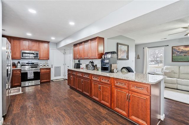 211 Clipper DR, Newport News, VA 23602