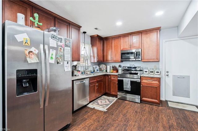 211 Clipper DR, Newport News, VA 23602