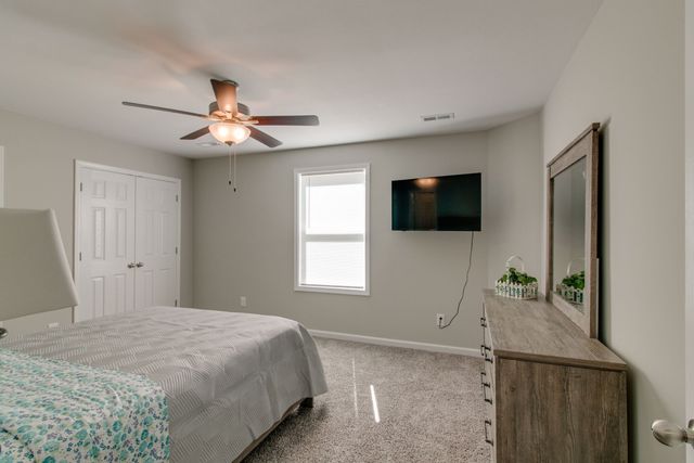 955 Center Rd Apt B, Clarksville, TN 37042