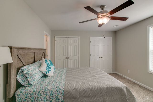 955 Center Rd Apt B, Clarksville, TN 37042