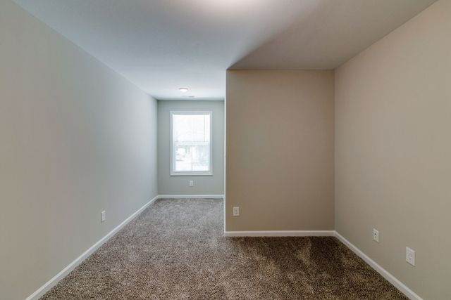 955 Center Rd Apt B, Clarksville, TN 37042