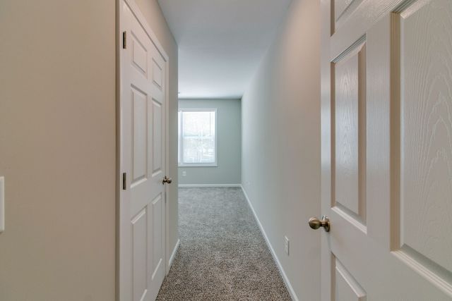 955 Center Rd Apt B, Clarksville, TN 37042