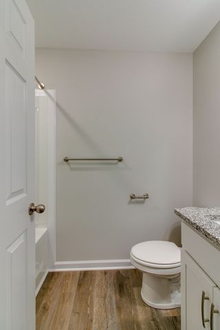 955 Center Rd Apt B, Clarksville, TN 37042