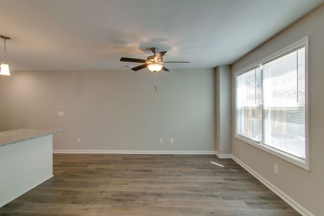 955 Center Rd Apt B, Clarksville, TN 37042