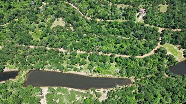 26605 Lake Shore Drive, Hempstead, TX 77445