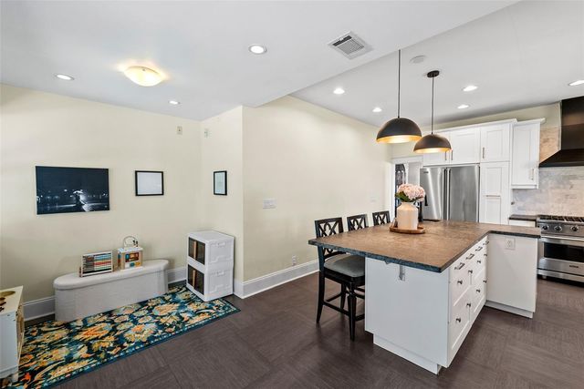 3009 W SAN JOSE STREET, Tampa, FL 33629