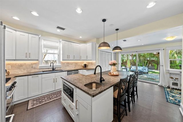 3009 W SAN JOSE STREET, Tampa, FL 33629