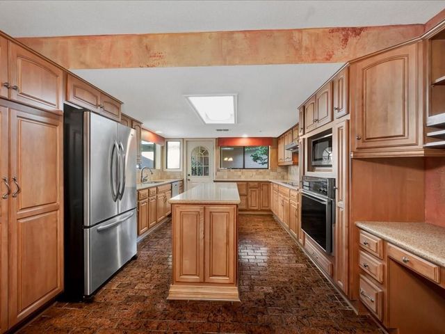 1006 Champions Drive, Lufkin, TX 75901