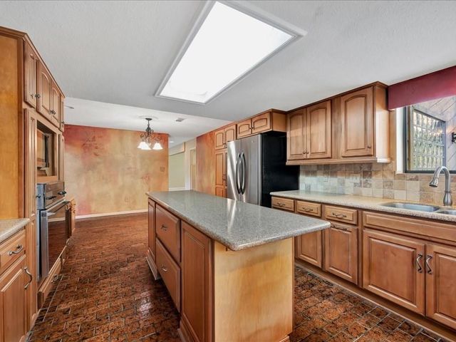 1006 Champions Drive, Lufkin, TX 75901