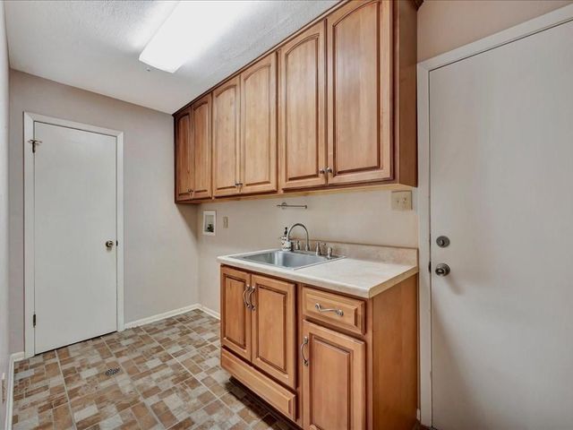 1006 Champions Drive, Lufkin, TX 75901