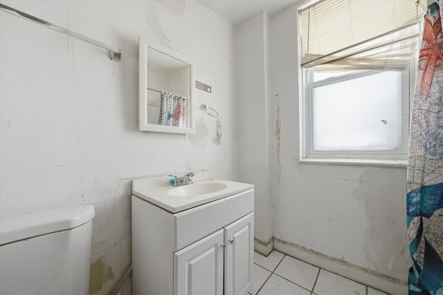 6140 S Rhodes Avenue, Chicago, IL 60637