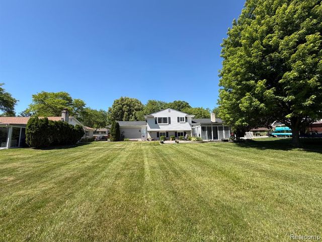6366 Walker Drive, Troy, MI 48085