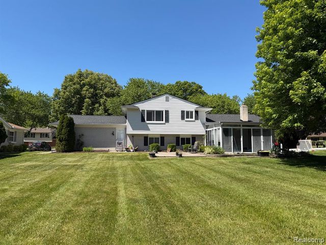 6366 Walker Drive, Troy, MI 48085